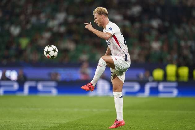 Mitchel Bakker of Lille controls the ball during the UEFA Champions League football match between Sporting CP and Lille at Estádio José Alvalade in Lisbon, Portugal on 17th September. FOOTBALL : Sporting Portugal CP vs Lille LOSC - Ligue des Champions UEFA - Lisbonne - 17 09 2024 SPP Panoramic 