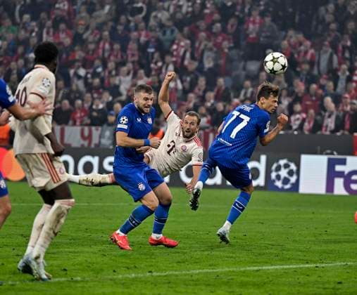 17 09 2024, Football UEFA Championsleague 2024 2025 1 Matchday, FC Bayern Munich Dinamo Zagreb, in the Allianz Arena Munich Harry Kane FC Bayern Munich gives everything until the end DFL and DFB regulations prohibit any use of photographs as image sequences and or quasi video