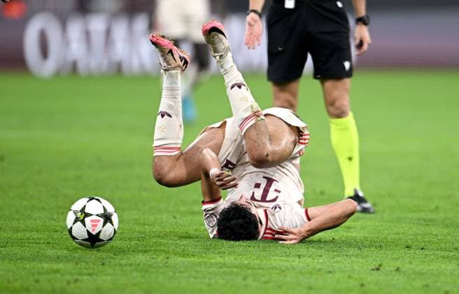 FOOTBALL CHAMPIONS LEAGUE SEASON 2024 2025 Preliminary Round 1 Matchday FC Bayern Muenchen Dinamo Zagreb 17 09 2024 Aleksandar Pavlovic on the head FC Bayern Muenchen
