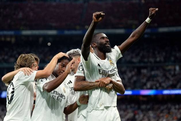 Sport Bilder des Tages Antonio Rudiger of Real Madrid CF celebrates with his teammates after scoring the 2-1 Real Madrid v VFB Stuttgart, UEFA Champios League match, date 1. Football, Santiago Bernabeu Stadium, Madrid, Spain - 17 Sep 2024 Editorial use only  Copyright: xPressinphoto Shutterstockx 14725330u