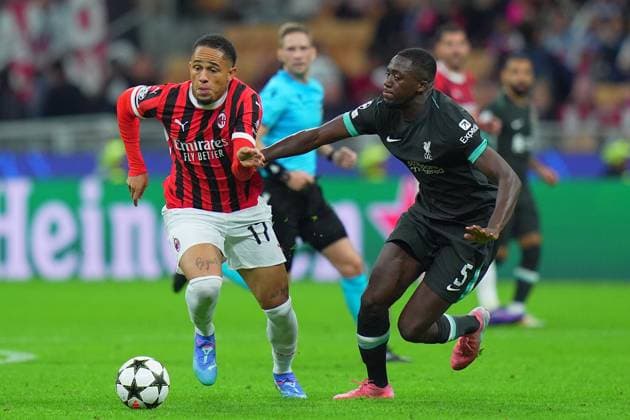 AC Milan s Noah Okafor fight for the ball with Liverpool s Konate during the Uefa Champions League soccer match between Milan and Liverpool at the San Siro Stadium in Milan, north Italy -Tuesday , September 17 2024. - Soccer .  Copyright: xSpada LaPressex
