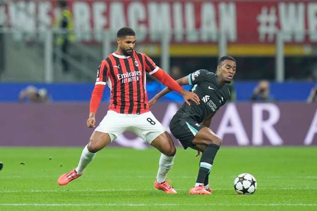 Ryan Gravenberch of Liverpool FC competes for the ball with Ruben Loftus-Cheek of AC Milan during the Uefa Champions League match between AC Milan and Liverpool at Stadio San Siro Milan Italy on 17 September 2024. Milan Stadio San Siro Milan Italy Copyright: xPhotoxGoalxPixx SP24-989-022
