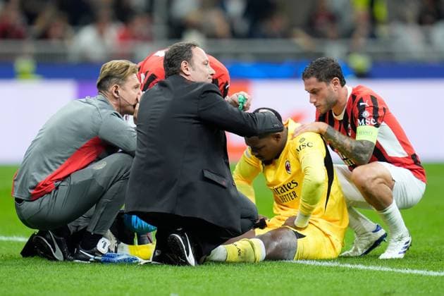Mike Maignan of Ac Milan lies on the pitch after suffering an injury during the Uefa Champions League match between AC Milan and Liverpool at Stadio San Siro Milan Italy on 17 September 2024. Milan Stadio San Siro Milan Italy Copyright: xPhotoxGoalxPixx SP24-989-037