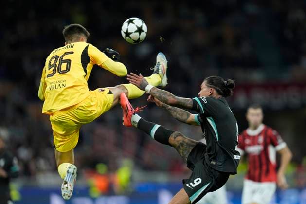 Lorenzo Torriani (AC Milan) and Darwin Nunez (Liverpool FC) battle for the ball, UEFA Champions League 2024 25 League Phase MD1, AC Milan v Liverpool FC, Stadio Giuseppe Meazza (San Siro), September 17, 2024, Milan, Italy.