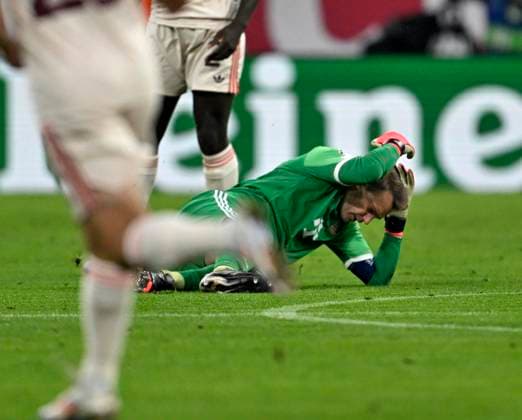 17 09 2024, Football UEFA Championsleague 2024 2025 1 Matchday, FC Bayern Munich Dinamo Zagreb, in the Allianz Arena Munich Goalkeeper Manuel Neuer FC Bayern Munich is annoyed DFL and DFB regulations prohibit any use of photographs as image sequences and or quasi video