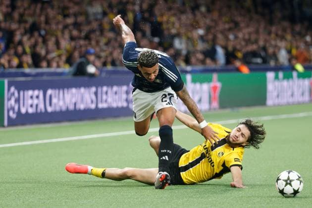 Young Boys Aston Villa Morgan Rogers vs Jaouen Hadjam 17 09 2024 Wankdorf Stadion Bern , SWITZERLAND, Football 2024 2025 UEFA Champions League BSC Young Boys Bern Aston Villa Morgan Rogers li,Aston Villa vs Jaouen Hadjam Young Boys