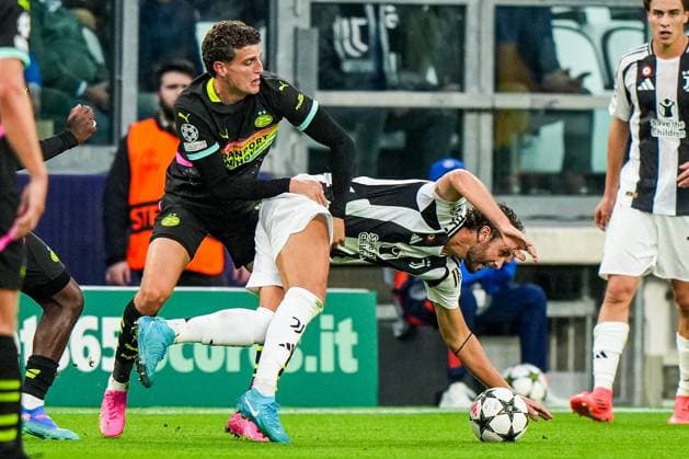 TURINE - (l-r) Guus Til of PSV Eindhoven, Manuel Locatelli of Juventus FC during the UEFA Champions league match between Juventus FC and PSV Eindhoven at Allianz Stadium on Sept. 17, 2024 in Turin, Italy. ANP TOBIAS KLEUVER UEFA Champions League 2024 25 xVIxANPxSportx xxANPxIVx 508724724 originalFilename: 508724724.jpg