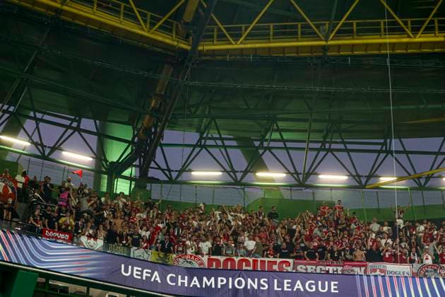 Fans of Lille OSC looks on prior to the during the UEFA Champions League football match between Sporting CP and LOSC Lille at the Jose Alvalade stadium in Lisbon on September 17, 2024 UEFA Champions League - Sporting CP vs LOSC Lille (Valter Gouveia SPP) Copyright: xValterxGouveia SPPx spp-en-VaGo-VG_L0309