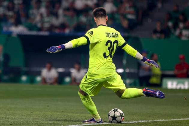Lucas Chevalier goalkeeper of Lille OSC during the UEFA Champions League football match between Sporting CP and LOSC Lille at the Jose Alvalade stadium in Lisbon on September 17, 2024 UEFA Champions League - Sporting CP vs LOSC Lille (Valter Gouveia SPP) Copyright: xValterxGouveia SPPx spp-en-VaGo-VG_L0394