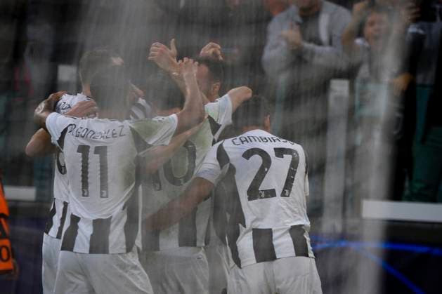 Juventus v PSV Eindhoven - UEFA Champions League 2024 25 League Phase MD1 Juventus forward Kenan Yildiz (10) celebrates with his teammates after scoring his goal to make it 1-0 during the UEFA Champions League league phase football match number 1 between Juventus and PSV in Turin, Italy, on September 17, 2024, at the Allianz Stadium. Turin Piedmont Italy  Copyright: xMatteoxBottanellix originalFilename:bottanelli-juventus240917_npAZR.jpg