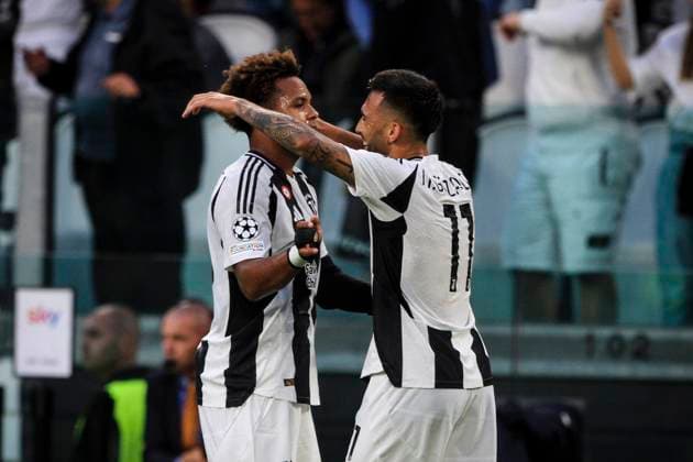 Juventus v PSV Eindhoven - UEFA Champions League 2024 25 League Phase MD1 Juventus midfielder Weston McKennie (16) celebrates with his teammates after scoring his goal to make it 2-0 during the UEFA Champions League league phase football match number 1 between Juventus and PSV in Turin, Italy, on September 17, 2024, at the Allianz Stadium. Turin Piedmont Italy  Copyright: xMatteoxBottanellix originalFilename:bottanelli-juventus240917_npQ29.jpg