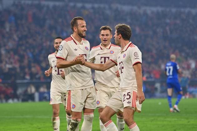 Goal celebration Harry KANE Bayern Muenchen with Thomas MUELLER MÜLLER,Bayern Muenchen , hi Joshua KIMMICH Bayern Muenchen jubilation,joy,enthusiasm,action Football Champions League , FC Bayern Muenchen GNK Dinamo Zagreb 9 2 on 17 09 2024, A L L I A N Z A R E N A Â
