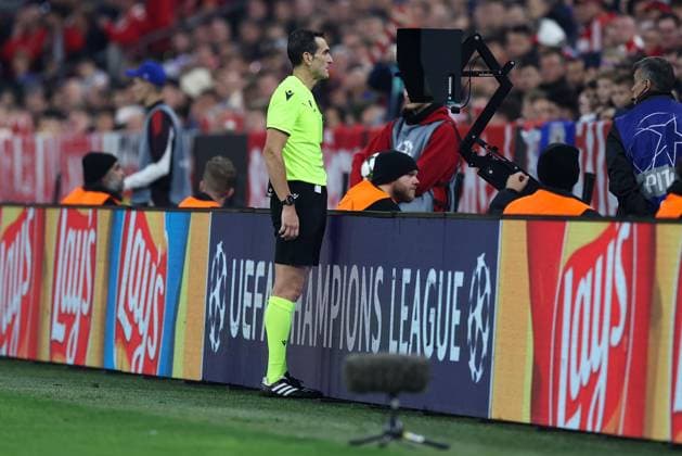 Soccer UEFA Champions League Matchday 1 FC Bayern Munich Dinamo Zagreb on 17 09 2024 at Allianz Arena in Munich Referee Juan Martinez Munuera Spain at VAR Video Assist Video Evidence xMSx