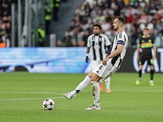 Juventus v PSV Eindhoven - UEFA Champions League 2024 25 League Phase MD1 Federico Gatti during the Champions League 2024-2025 match between Juventus and PSV Eindhoven in Torino, Italy, on September 17, 2024 Torino ITA Italy  Copyright: xLorisxRosellix originalFilename:roselli-juventus240917_npnBP.jpg