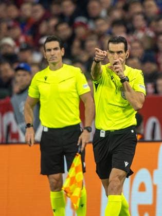 Pair of assistant referee Miguel MARTINEZ MUNUERA and referee Juan MARTINEZ MUNUERA Football, UEFA Champions League, FC Bayern Munich GNK Dinamo Zagreb 9 2,1 Matchday, Season 2024 2025, on 17 09 2024, in Munich, A L L I A N Z A R E N A, Germany Source Copyright Credit Oryk HAIST xFUSSBALL-BAYERN-ZAGREBx