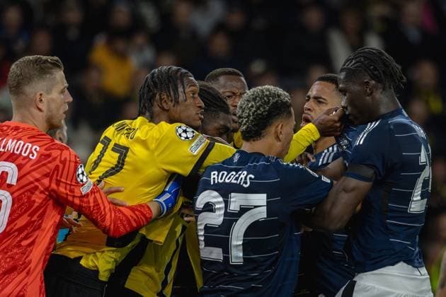 Bern, Switzerland, September 17st 2024: A debate between Joel Monteiro (77 YB) and Amadou Onana (24 Aston Villa) during the UEFA Champions League football match between BSC Young Boys and Aston Villa at Stadion Wankdorf in Bern, Switzerland. Philipp Kresnik (Philipp Kresnik SPP) Copyright: xPhilippxKresnikx xSPPx spp-en-PhKrSp-_KRE2299