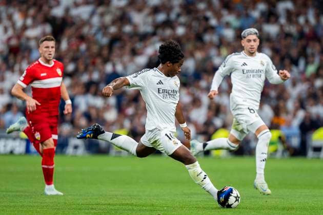 Real Madrid CF v VfB Stuttgart - UEFA Champions League 2024 25 League Phase MD1 Endrick Felipe Moreira de Sousa of Real Madrid CF (C) kicks the ball to score his goal during the UEFA Champions League 2024 25 League Phase MD1 match between Real Madrid C.F. and VfB Stuttgart at Estadio Santiago Bernabeu on September 17, 2024 in Madrid, Spain. Madrid Estadio Santiago Bernabeu Madrid Spain Copyright: xAlbertoxGardinx AGardin_20240917_Football_Champions_Real_Madrid_vs_Stuttgart_242