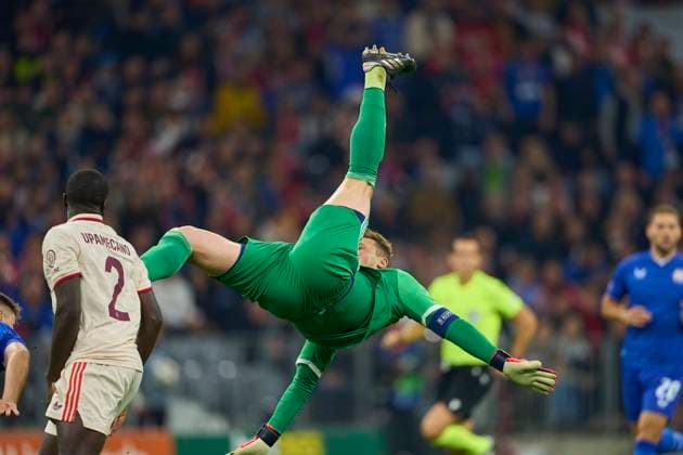 Manuel NEUER, goalkeeper FCB 1 crashed in the group league match FC BAYERN MUENCHEN - DINAMO ZAGREB 9-2 of football UEFA Champions League in season 2024 2025 in Munich, Sep 17, 2024 , FCB, 1. Spieltag, München