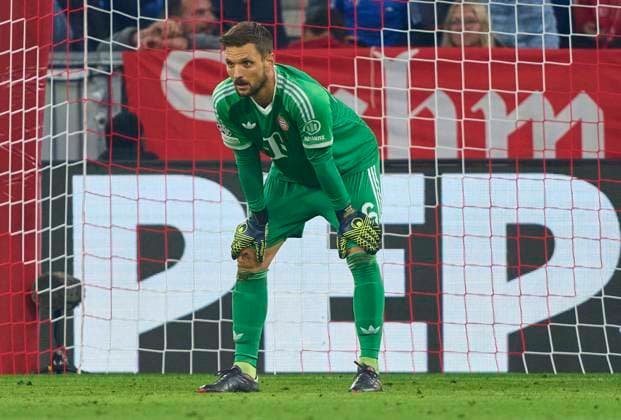 Sven ULREICH, FCB 26 goalkeeper, sad after 3-2 goal in the group league match FC BAYERN MUENCHEN - DINAMO ZAGREB 9-2 of football UEFA Champions League in season 2024 2025 in Munich, Sep 17, 2024 , FCB, 1. Spieltag, München