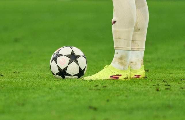 Harry Kane, FCB 9 with skechers shoes before the 11m, for 5-2 in the group league match FC BAYERN MUENCHEN - DINAMO ZAGREB 9-2 of football UEFA Champions League in season 2024 2025 in Munich, Sep 17, 2024 , FCB, 1. Spieltag, München