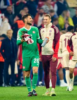 Sven ULREICH, FCB 26 goalkeeper, Manuel NEUER, goalkeeper FCB 1 after the group league match FC BAYERN MUENCHEN - DINAMO ZAGREB 9-2 of football UEFA Champions League in season 2024 2025 in Munich, Sep 17, 2024 , FCB, 1. Spieltag, München