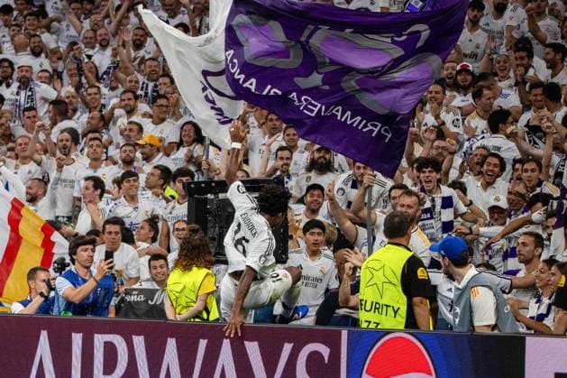 September 17, 2024, Madrid, Spain: Real Madrid s Brazilian forward 16 Endrick (R) celebrates after scoring his team s third goal during the UEFA Champions League Round 1 football match between Real Madrid CF and Stuttgart VFB at the Santiago BernabÃˆu Stadium in Madrid Real Madrid defeated Stuttgart tonight at the Santiago Bernabeu stadium by 3 goals to 1 in the first match of the 2024-2025 UEFA Champions League. Madrid Spain - ZUMAs197 20240917_aaa_s197_287 Copyright: xDavidxCanalesx
