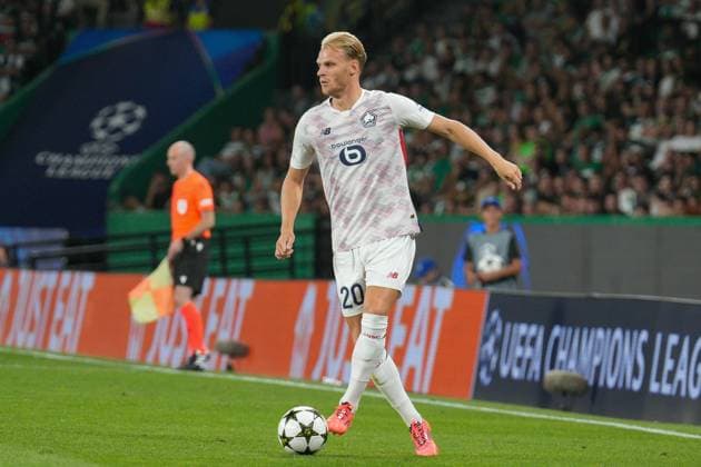 September 17, 2024, Lisbon, Portugal: Mitchel Bakker of Lille OSC in action during the UEFA Champions League phase first match between Sporting CP and Lillie OSC at Estadio Jose Alvalade. Final score: Sporting CP 2:0 Lille OSC Lisbon Portugal - ZUMAs197 20240917_aaa_s197_373 Copyright: xBrunoxdexCarvalhox