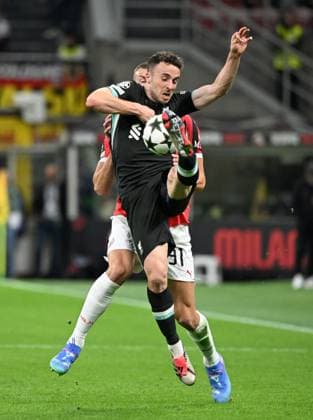 (240918) -- MILAN, Sept. 18, 2024 -- Liverpool s Diogo Jota (front) vies with AC Milan s Strahinja Pavlovic during the first round match of UEFA Champions League between AC Milan and Liverpool in Milan, Italy, Sept.17, 2024. (Photo by Xinhua) (SP)ITALY-MILAN-FOOTBALL-UEFA CHAMPIONS LEAGUE-AC MILAN VS LIVERPOOL AlbertoxLingria 