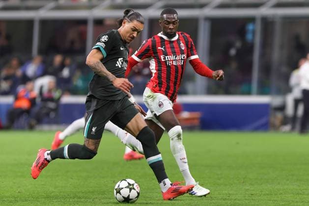 Uefa Champions League: AC Milan vs Liverpool FC Italy, Milan, 2024-09-17: Youssouf Fofana, Darwin Nunez (Liverpool) attacks the penalty area in the second half during soccer game AC Milan vs Liverpool FC, UCL 2024-2025, League phase matchday 1, San Siro Stadium Milan Lombardy Italy Copyright: xFabrizioxAndreaxBertanix