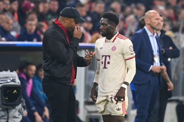 Coach Vincent KOMPANY Bayern Muenchen with Alphonso DAVIES Bayern Muenchen , gestures, gives instructions, Football Champions League , FC Bayern Muenchen GNK Dinamo Zagreb 9 2 on 17 09 2024, A L L I A N Z A R E N A