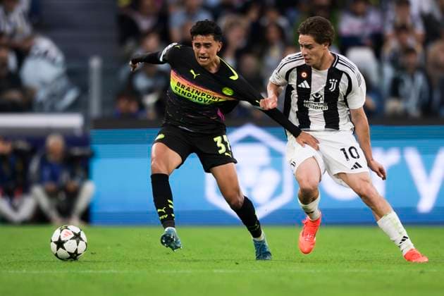 Juventus FC v PSV Eindhoven - UEFA Champions League Richard Ledezma of PSV Eindhoven competes for the ball with Kenan Yildiz of Juventus FC during the UEFA Champions League football match between Juventus FC and PSV Eindhoven. Turin Italy Copyright: xNicolòxCampox