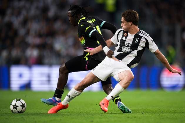 Juventus FC v PSV Eindhoven - UEFA Champions League Kenan Yildiz of Juventus FC competes for the ball with Johan Bakayoko of PSV Eindhoven during the UEFA Champions League football match between Juventus FC and PSV Eindhoven. Turin Italy Copyright: xNicolòxCampox