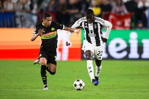Juventus FC v PSV Eindhoven - UEFA Champions League Timothy Weah of Juventus FC competes for the ball with Mauro Junior of PSV Eindhoven during the UEFA Champions League football match between Juventus FC and PSV Eindhoven. Turin Italy Copyright: xNicolòxCampox