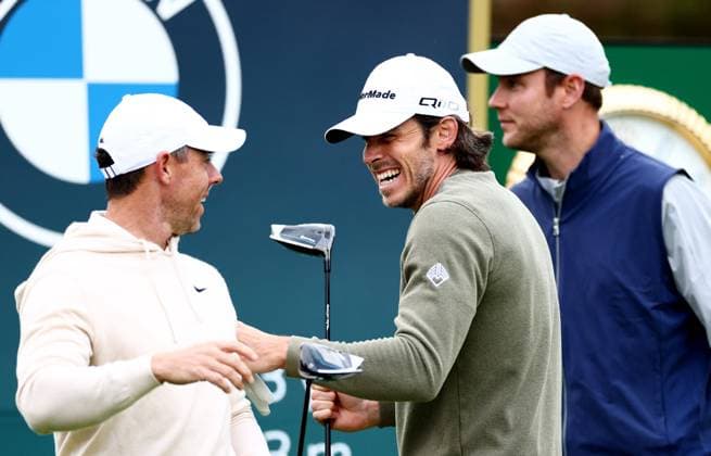 Former Footballer Gareth Bale and Rory Mcilroy of Northern Ireland share a joke. BMW PGA, Golf Herren Championship, Celebrity Pro-Am, Golf, Wentworth, Surrey, UK - 18 Sep 2024 EDITORIAL USE ONLY No use with unauthorised audio, video, data, fixture lists (outside the EU), club league logos or live services. Online in-match use limited to 45 images (+15 in extra time). No use to emulate moving images. No use in betting, games or Copyright: xJamesxMarsh Shutterstockx 14726391au
