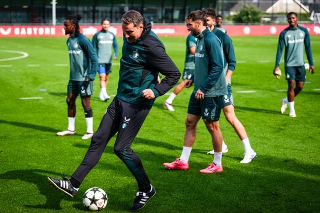 Champions League 2024-2025: training of Feyenoord Rotterdam - Feyenoord coach Brian Priske during the training of Feyenoord in preparation of the Champions League duel against Bayer 04 Leverkussen at Trainingscomplex 1908 on 18 September 2024 in Rotterdam, The Netherlands. Copyright: xYannickxVerhoevenx
