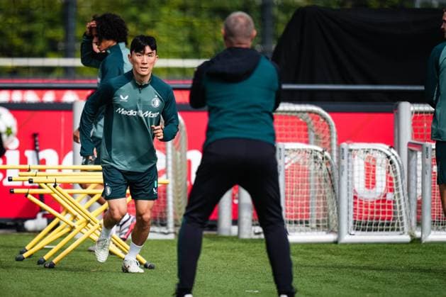 Champions League 2024-2025: training of Feyenoord Rotterdam - Hwang In-beom of Feyenoord during the training of Feyenoord in preparation of the Champions League duel against Bayer 04 Leverkussen at Trainingscomplex 1908 on 18 September 2024 in Rotterdam, The Netherlands. Copyright: xYannickxVerhoevenx