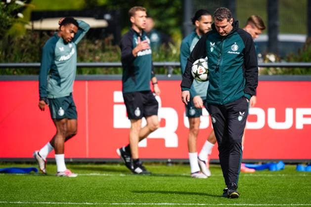 Champions League 2024-2025: training of Feyenoord Rotterdam - Feyenoord coach Brian Priske during the training of Feyenoord in preparation of the Champions League duel against Bayer 04 Leverkussen at Trainingscomplex 1908 on 18 September 2024 in Rotterdam, The Netherlands. Copyright: xYannickxVerhoevenx
