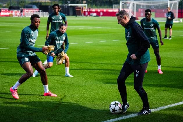 Champions League 2024-2025: training of Feyenoord Rotterdam - Antoni Milambo of Feyenoord, Feyenoord coach Brian Priske during the training of Feyenoord in preparation of the Champions League duel against Bayer 04 Leverkussen at Trainingscomplex 1908 on 18 September 2024 in Rotterdam, The Netherlands. Copyright: xYannickxVerhoevenx