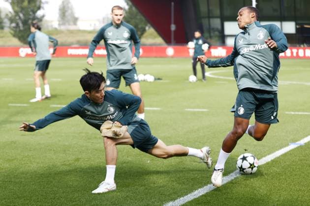 ROTTERDAM - (l-r) In-beom Hwang of Feyenoord, Igor Paixao of Feyenoord during the training session prior to the CL match against Bayer o4 Leverkusen at sports complex 1908 on Sept. 18, 2024 in Rotterdam, Netherlands. ANP PIETER STAM DE JONGE UEFA Champions League 2024-25 2024 25 xVIxANPxSportx xxANPxIVx 508763976 originalFilename: 508763976.jpg
