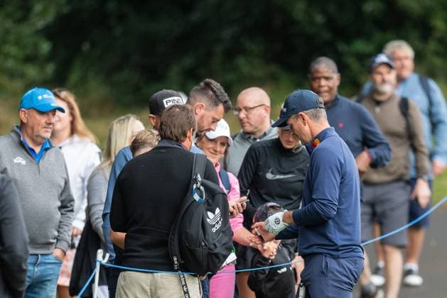 Justin Rose of England signs autographs on the 4th hole during Pro-Am day of the BMW PGA, Golf Herren Championship at the Wentworth Golf Club, Virginia Water, England on 17 September 2024. Copyright: xGrantxWinterx 41780024