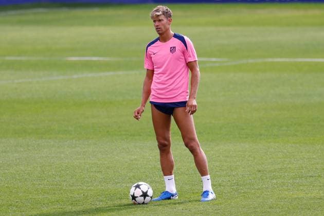 September 18, 2024, Majadahonda, Madrid, SPAIN: Marcos Llorente of Atletico de Madrid warms up during the training day of Atletico de Madrid ahead of the UEFA Champions League, football match against RB Leipzig, at Ciudad Deportiva Wanda Atletico de Madrid on September 18, 2024, in Majadahonda, Madrid, Spain. Majadahonda SPAIN - ZUMAa181 20240918_zaa_a181_062 Copyright: xDennisxAgyemanx