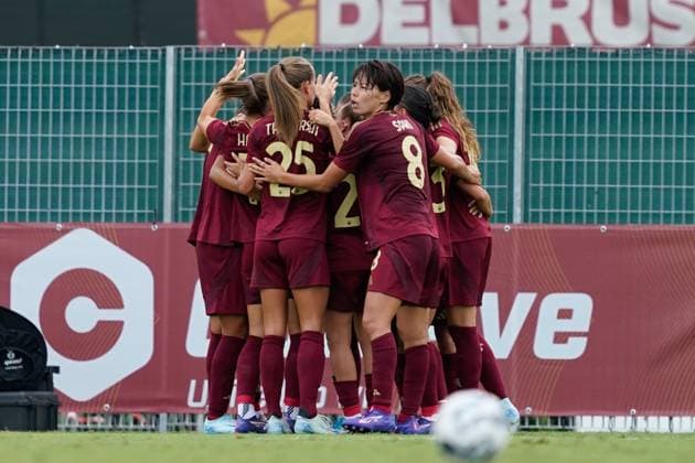 Rome, Italy, September 18th 2024: Moeka Minami (2 Roma) celebrates with teammates after scoring her team first goal during the UEFA Womens Champions League Round 2 football match between AS Roma and Servette FCCF at Stadio Tre Fontane in Rome, Italy. (Daniela Porcelli SPP) Copyright: xDanielaxPorcellix xSPPx spp-en-DaPoSp-20240918-_DP18048