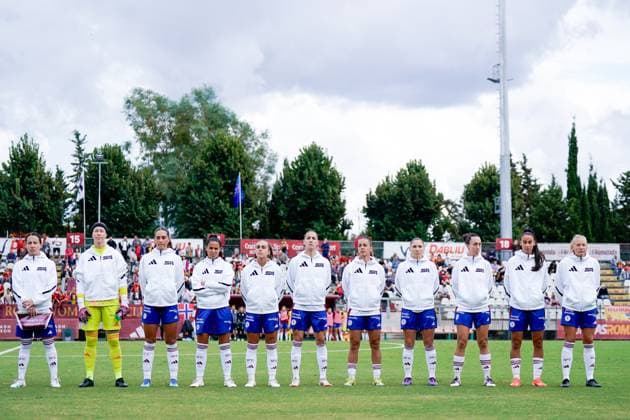 Rome, Italy, September 18th 2024: Players of Servette standing during the UWCL anthem prior to the UEFA Womens Champions League Round 2 football match between AS Roma and Servette FCCF at Stadio Tre Fontane in Rome, Italy. (Daniela Porcelli SPP) Copyright: xDanielaxPorcellix xSPPx spp-en-DaPoSp-20240918-_DP29954