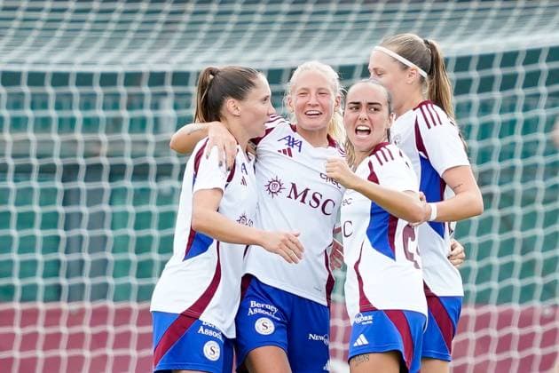 Rome, Italy, September 18th 2024: Cassandra Korhonen (9 Servette) celebrates with teammatges after scoring her team s first goal during the UEFA Womens Champions League Round 2 football match between AS Roma and Servette FCCF at Stadio Tre Fontane in Rome, Italy. (Daniela Porcelli SPP) Copyright: xDanielaxPorcellix xSPPx spp-en-DaPoSp-20240918-_DP18178-Verbessert-SR