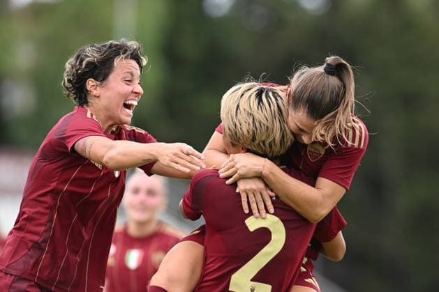 Valentina Giacinti of A.S. Roma Women and Moeka Minami of A.S. Roma Women during the Champions League Women Match 18th September 2024 at the Tre Fontane Stadium in Rome  Copyright: xMassimilianoxCervera IPAxSportx x xx IPA_49793494 IPA_Agency_IPA49793494