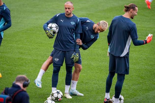 Champions League 2024 25 League Phase MD1: RB Leipzig Pitch Walk and press conference, PK, Pressekonferenz Leopold Zingerle (L) and Elif Elmas (R) of RB Leipzig seen training during the UEFA Champions League 2024 25 League Phase MD1 RB Leipzig training and press conference at Estadio Civitas Metropolitano on September 18, 2024 in Madrid, Spain. Madrid Estadio Civitas Metropolitano Madrid Spain Copyright: xAlbertoxGardinx AGardin_20240918_Football_Champions_Leipzig_PC_006