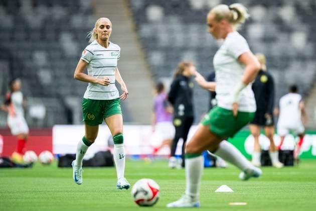 240918 Alice Carlsson of Hammarby during the UEFA Women s Champions League qualifying football match between Hammarby and Benfica on September 18, 2024 in Stockholm Photo Simon Hastegard BILDBYRAN kod SH SH0522 fotboll football soccer fotball champions league hammarby benfica dam bbeng  Copyright: SIMONxHASTEGARD BB240918SH001