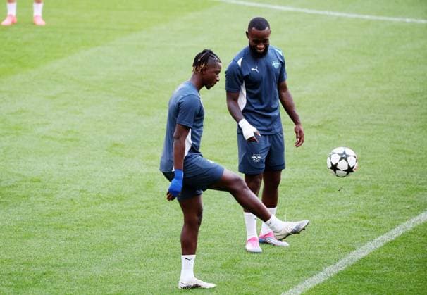 Atletico Madrid RB Leipzig CL MD 1 Madrid, 18 09 2024, Estadio Wanda Metropolitano, Football , UEFA Champions League, Matchday 1, Atletico Madrid vs RB Leipzig , Matchday 1, Final training RB Leipzig , In the picture v l Amadou Haidara 8, RB Leipzig and Lutsharel Geertruida 3, RB Leipzig , Only editorial use , UEFA regulations prohibit any use of photographs as image sequences and or quasi video , Picture Point