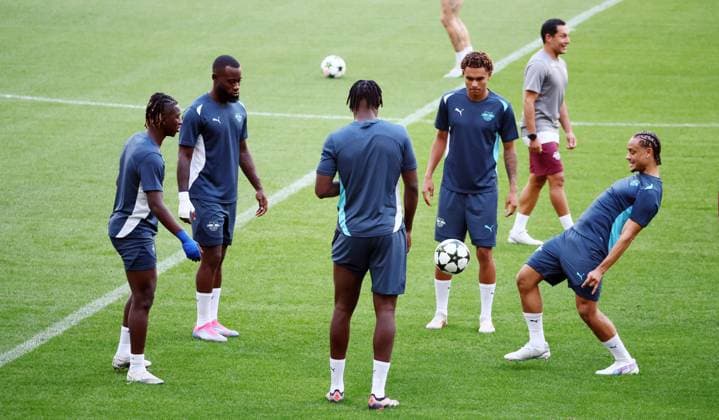 Atletico Madrid RB Leipzig CL MD 1 Madrid, 18 09 2024, Estadio Wanda Metropolitano, Football , UEFA Champions League, Matchday 1, Atletico Madrid vs RB Leipzig , Matchday 1, Final training RB Leipzig , Pictured from l Amadou Haidara, Lutsharel Geertruida, El Chadaille Bitshiabu , Assan Ouedraogo and Xavi Simons all RBL , Only editorial use , UEFA regulations prohibit any use of photographs as image sequences and or quasi video , Picture Point