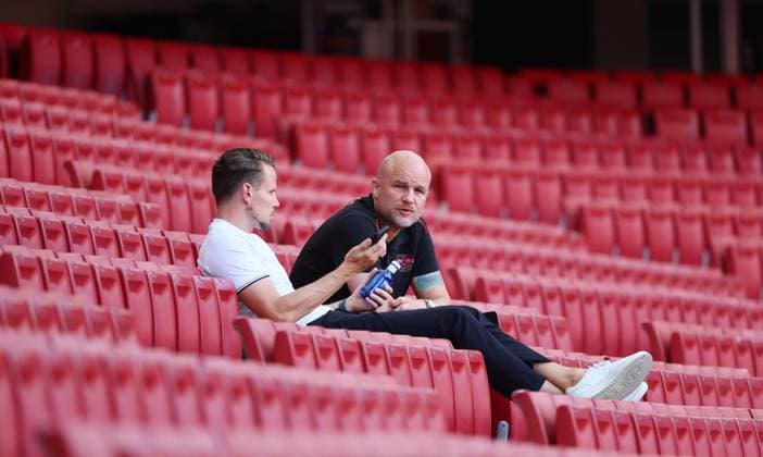 Atletico Madrid RB Leipzig CL MD 1 Madrid, 18 09 2024, Estadio Wanda Metropolitano, Fußball , UEFA Champions League, 1 Spieltag, Atletico Madrid vs RB Leipzig , Matchday 1, Abschlusstraining RB Leipzig , Im Bild v l Sebastian Schuppan und Rouven Schröder Schroeder RBL Sportdirektor , Only editorial use , UEFA regulations prohibit any use of photographs as image sequences and or quasi video , Picture Point